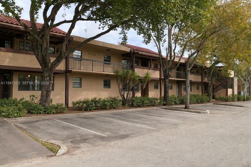 202-20851 San Simeon Way, Miami, FL, 33179-1841 | Card Image