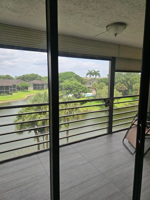 402-7580 Regency Lake Dr, Boca Raton, FL, 33433-2827 | Card Image
