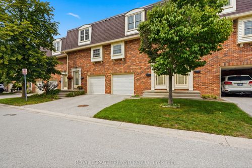 84-900 Pond View Rd, London, ON, N5Z4L7 | Card Image