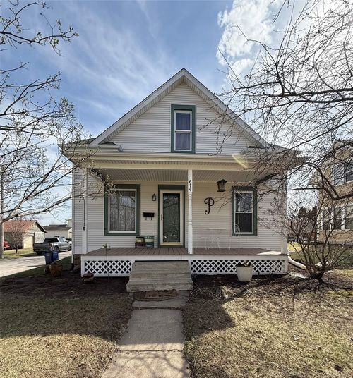 614 E 4th St, Vinton, IA, 52349-2007 | Card Image
