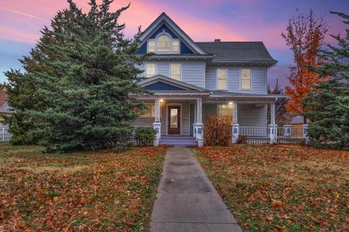 216 W 8th St, Newton, KS, 67114-1707 | Card Image