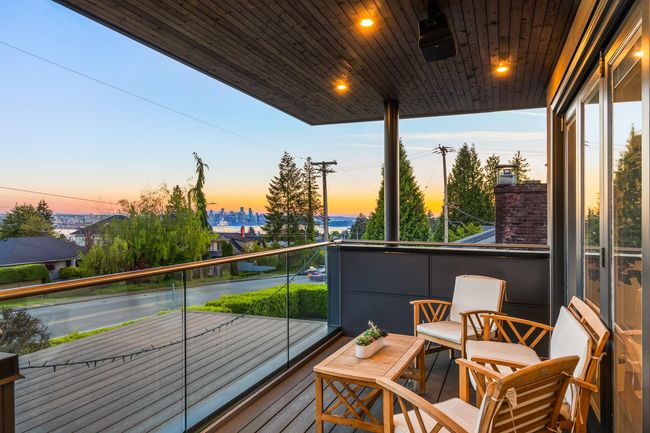 712 Keith Rd E, House other with 6 bedrooms, 7 bathrooms and 6 parking in North Vancouver BC | Image 16