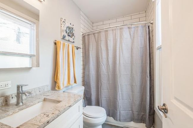 APT-1R - 1305 W Barry Ave, Condo with 2 bedrooms, 1 bathrooms and null parking in CHICAGO IL | Image 7