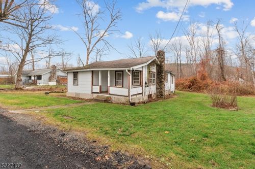 4 Woodlawn Ave, Branchville, NJ, 07826-4015 | Card Image