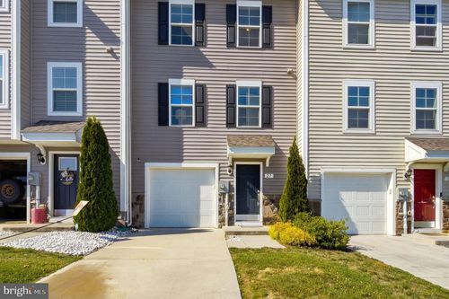 27 Tate Manor Dr, CHARLES TOWN, WV, 25414-1007 | Card Image