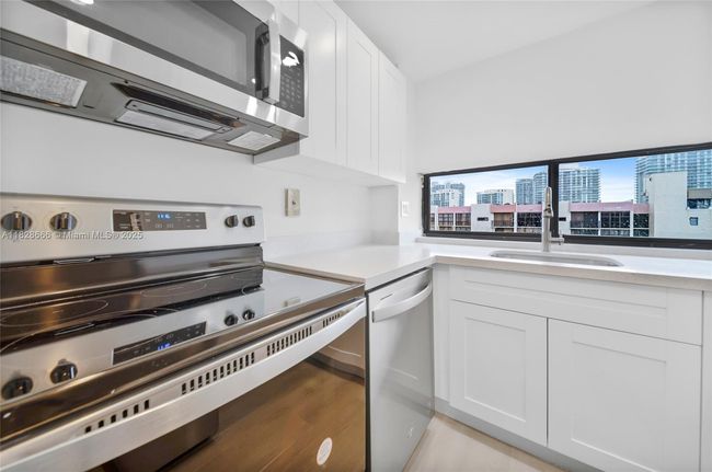 APT-1025 - 17021 N Bay Rd, Condo with 1 bedrooms, 1 bathrooms and null parking in Sunny Isles Beach FL | Image 13