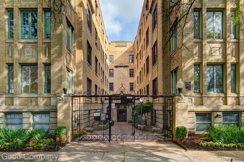 2-a11-120 Seward St, Detroit, MI, 48202-4416 | Card Image
