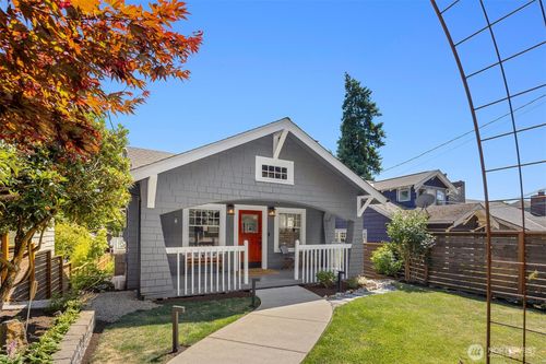 7546 Roosevelt Way Ne, Seattle, WA, 98115-4221 | Card Image