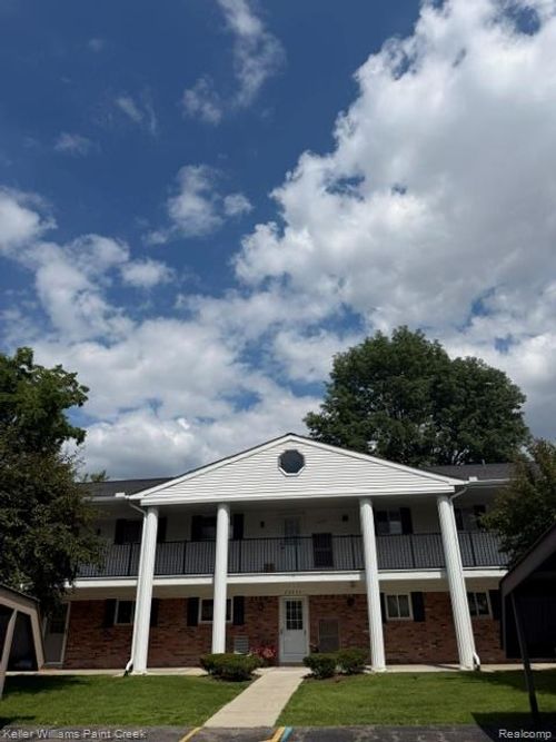 42630 Plymouth Hollow Dr, Plymouth, MI, 48170-2562 | Card Image