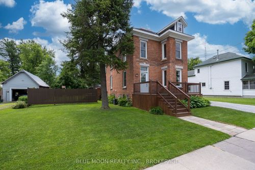 82 Harvey St, Perth, ON, K7H1X2 | Card Image