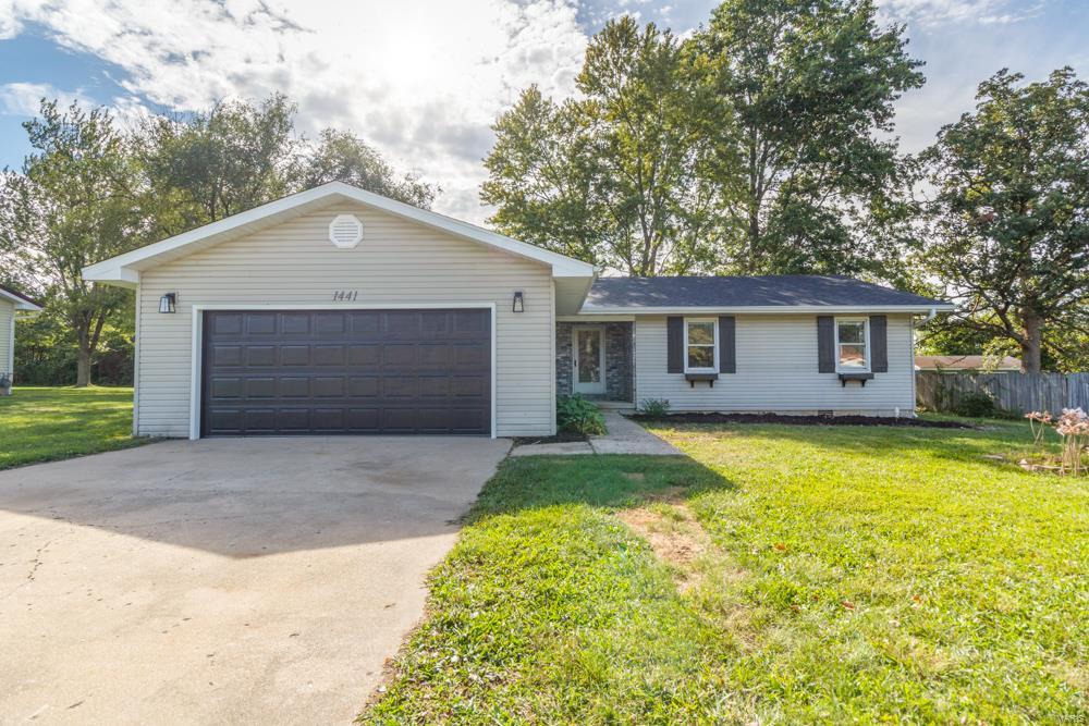 Dara Dr, Lebanon, MO 65536
