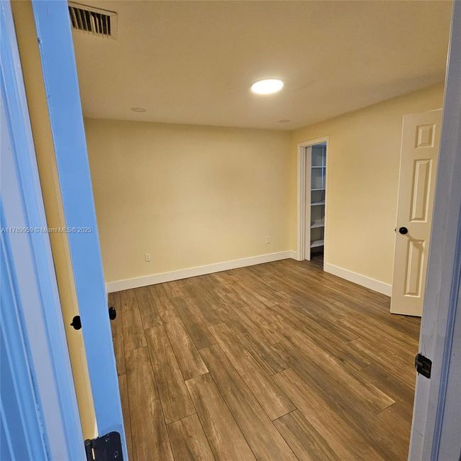 1425 Sw 33 Rd Ct, House other with 2 bedrooms, 2 bathrooms and null parking in Fort Lauderdale FL | Image 5