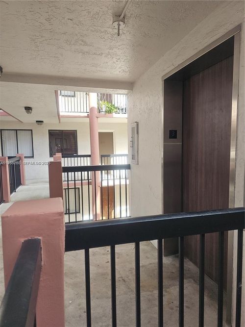 apt-310-5460 21st Ct, Hialeah, FL, 33016-2092 | Card Image