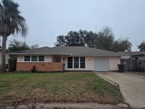6717 Fairway Dr, Galveston, TX, 77551-1815 | Card Image