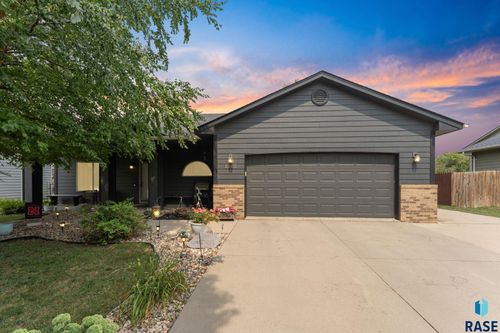 1002 Hemlock St, Harrisburg, SD, 57032-2168 | Card Image