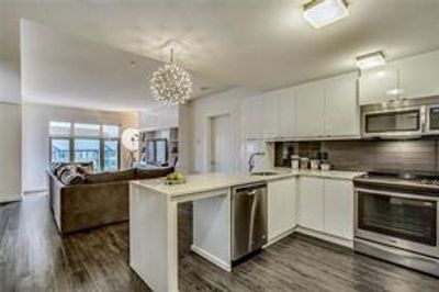 227 - 15 Aspenmont Hts Sw, Condo with 2 bedrooms, 2 bathrooms and 2 parking in Calgary AB | Image 3