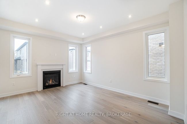637 Etheridge Ave, House other with 4 bedrooms, 3 bathrooms and 1 parking in Milton ON | Image 14