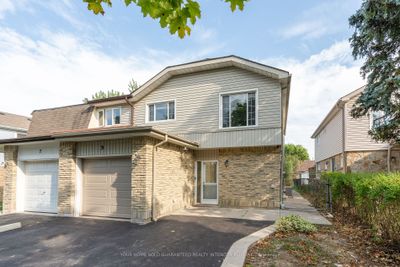 9 Lacewood Cres, Home with 4 bedrooms, 3 bathrooms and 4 parking in Brampton ON | Image 2