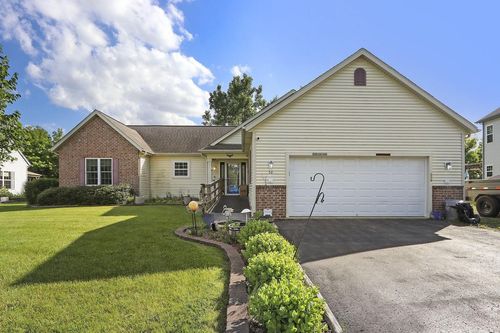30 W Sedgemeadow St, Elkhorn, WI, 53121-4299 | Card Image