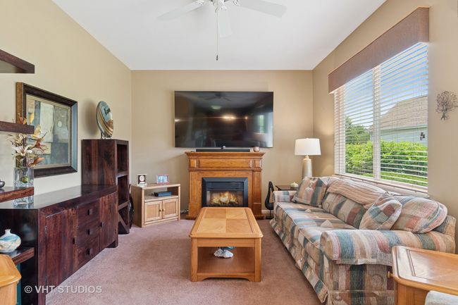 21513 W Douglas Ln, Condo with 3 bedrooms, 2 bathrooms and 2 parking in Plainfield IL | Image 12