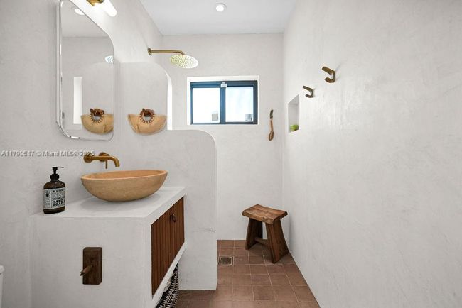 1010 Ne 83 Rd St, House other with 3 bedrooms, 3 bathrooms and null parking in Miami FL | Image 17