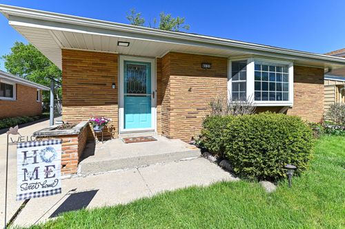 4131 N 93rd St, Wauwatosa, WI, 53222-1506 | Card Image