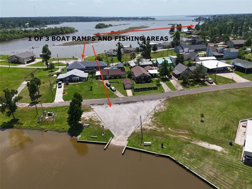 646 Yaupon Cove Dr, Onalaska, TX, 77360-6207 | Card Image