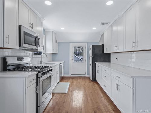 apt-2nd-69 Sheridan Ave, Williston Park, NY, 11596-2369 | Card Image