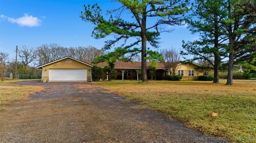 112 N Hillcrest St, Ada, OK, 74820-7217 | Card Image