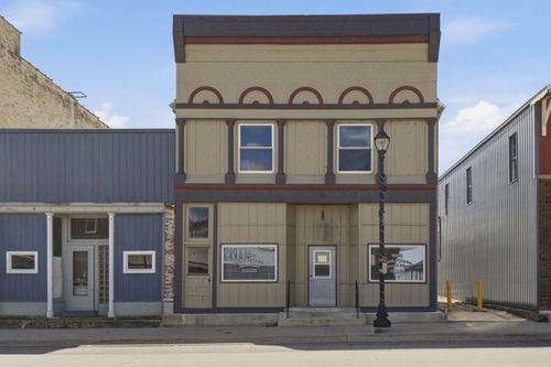 247 Center St, Elgin, IA, 52141-9334 | Card Image