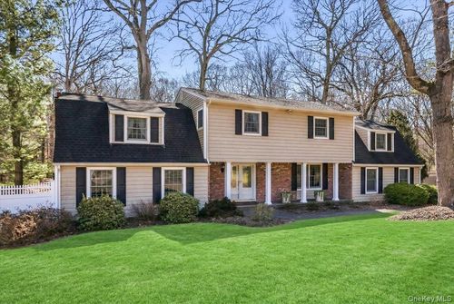 12 Bob O Link Ln, Northport, NY, 11768-3305 | Card Image