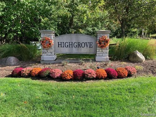 8413 Grovemont Ct, Grand Blanc, MI, 48439-1968 | Card Image