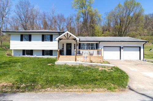 135 Celtic Dr, Clarksburg, WV, 26301-6022 | Card Image