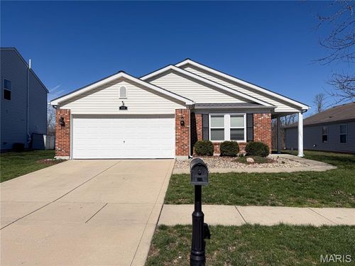 352 Falling Leaf Way, Mascoutah, IL, 62258-2789 | Card Image