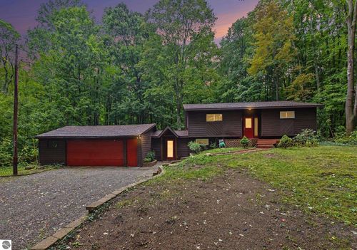19430 Cedar Run Rd, Traverse City, MI, 49684-9663 | Card Image