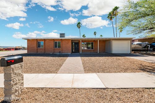 2901 W Dakota St, Tucson, AZ, 85746-2121 | Card Image