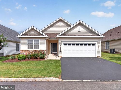 4367 Colonial Ln, Center Valley, PA, 18034-8168 | Card Image