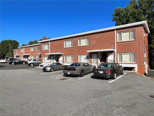 b4-1900 Queen Street, Winston-Salem, NC, 27103 | Card Image