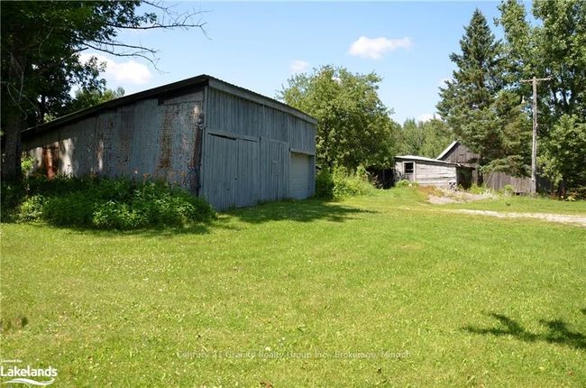 9717 Highway 118, House other with 2 bedrooms, 2 bathrooms and 8 parking in Algonquin Highlands ON | Image 32