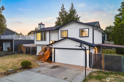 1007 Norpoint Way Ne, Tacoma, WA, 98422-3132 | Card Image
