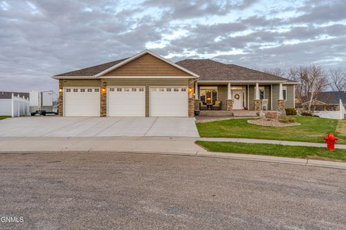 120 Marietta Dr, Bismarck, ND, 58504-7227 | Card Image