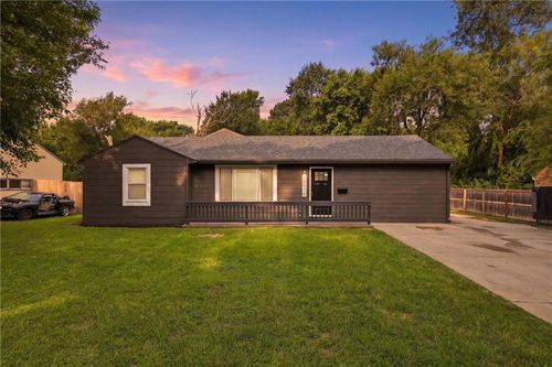 10518 Palmer Ave, Kansas City, MO, 64134-1952 | Card Image