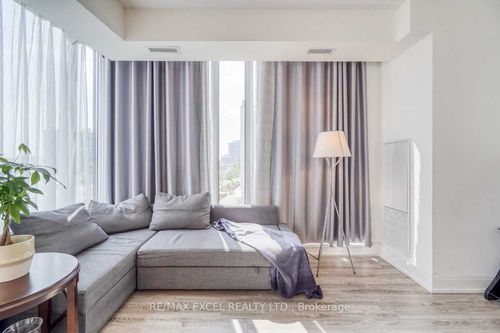 202a-9608 Yonge St, Richmond Hill, ON, L4C0X4 | Card Image