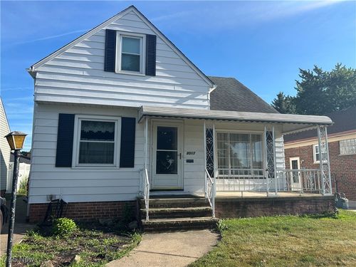 8017 Wainstead Dr, Parma, OH, 44129-4840 | Card Image