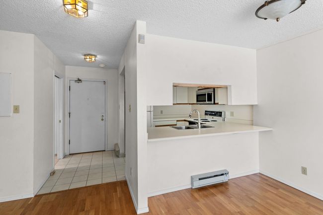 103 - 1045 Quayside Drive, Condo with 2 bedrooms, 2 bathrooms and 1 parking in New Westminster BC | Image 3