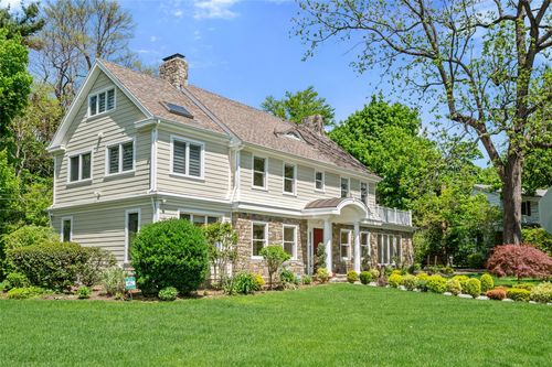 9 Sycamore Dr, Great Neck, NY, 11021-1811 | Card Image