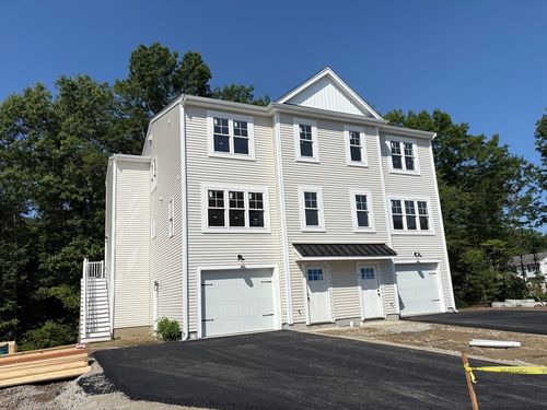 31 Daniels St, Worcester, MA, 01604-1611 | Card Image