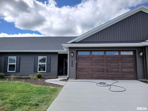 550 N 3rd Ave, Eldridge, IA, 52748-1375 | Card Image