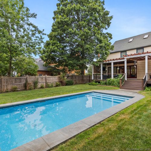 9 Ellsworth Rd, West Hartford, CT, 06107-2302 | Card Image