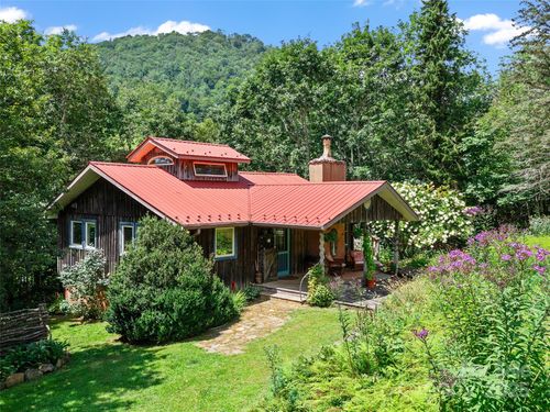 9405 Nc 261, Bakersville, NC, 28705-9792 | Card Image